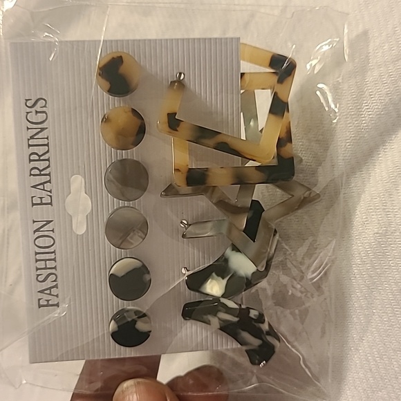 Earring sets - Picture 4 of 4